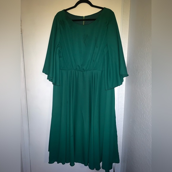 Green dress by Normony Design - Picture 3 of 11